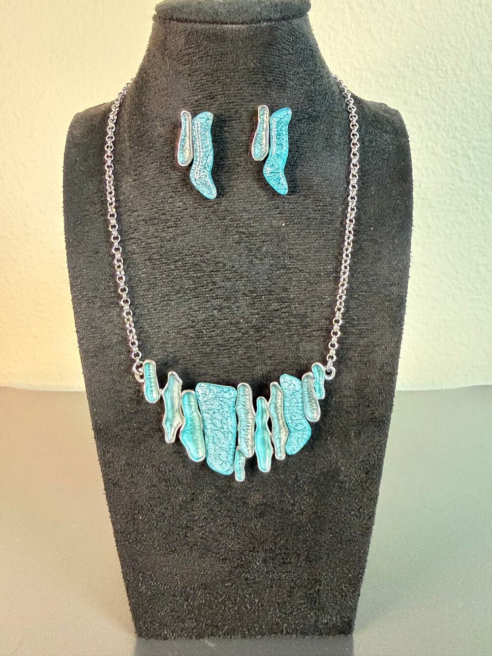 Vintage Turquoise Silver Bib Necklace Earrings Set Textured Crackle Statement